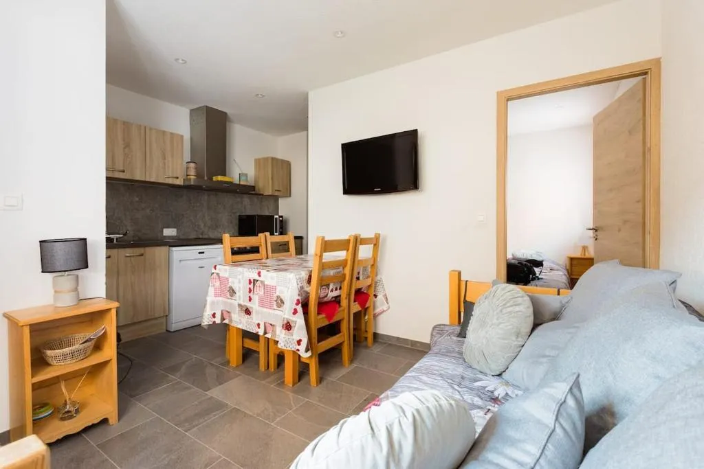 Séjour avec cuisine ouverte — La Loge, centre-village Saint-Gervais-les-Bains
